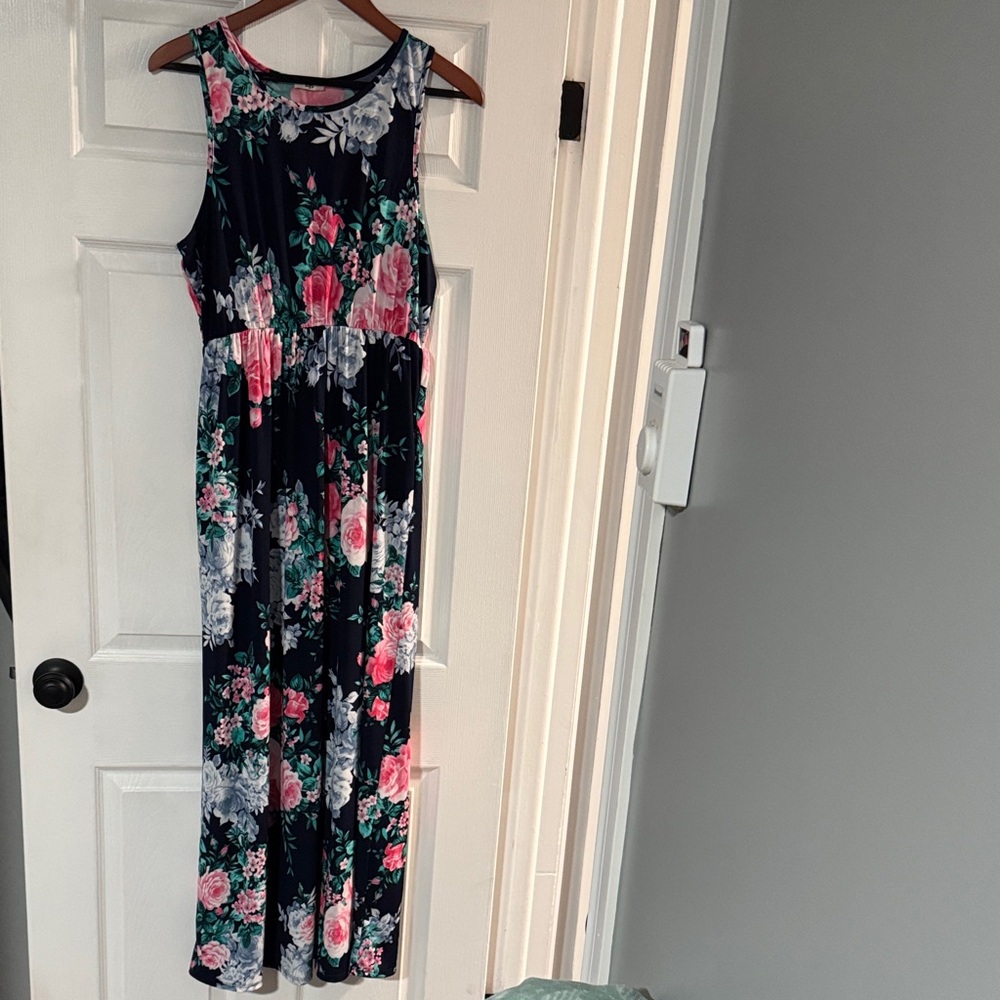 Floral Sleeveless Maxi Dress